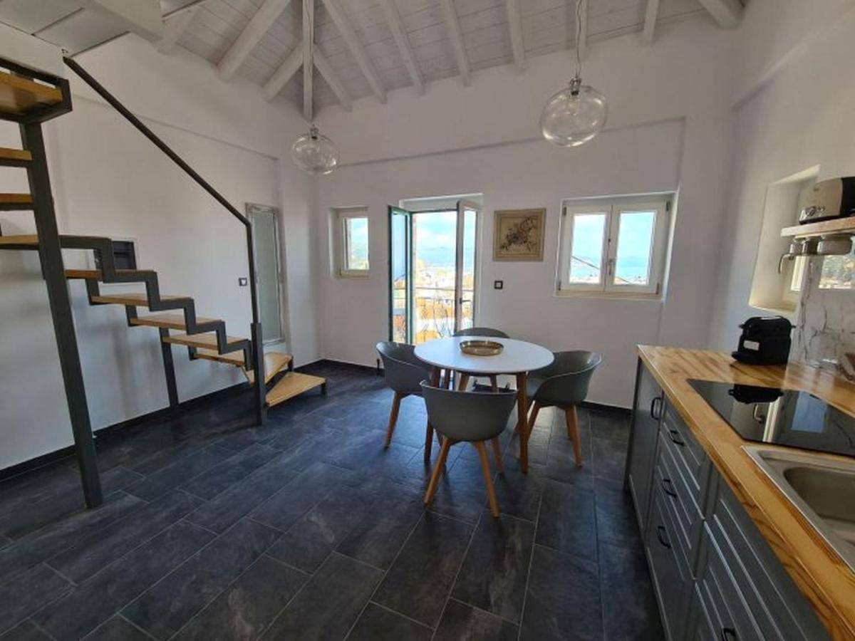 Gythio Townhouse Apartment Bagian luar foto