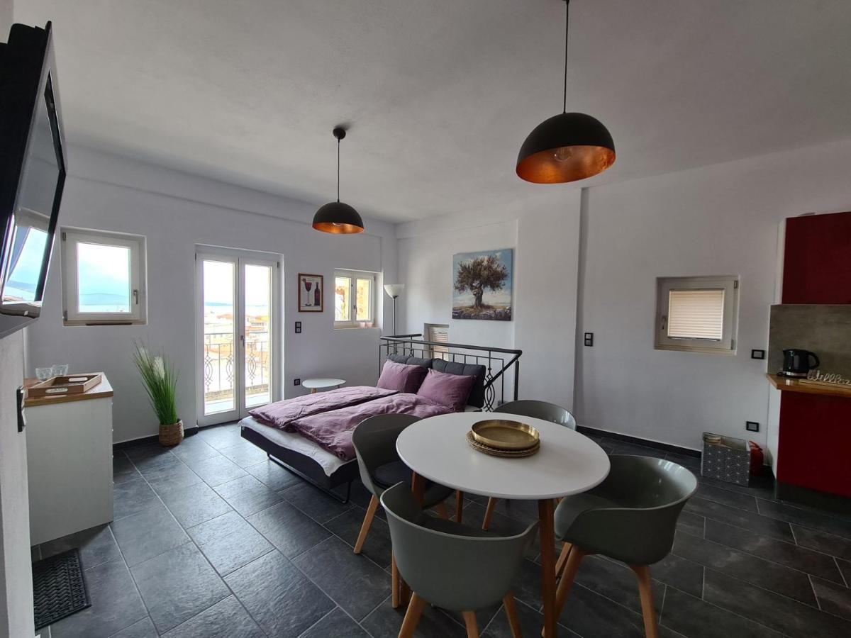 Gythio Townhouse Apartment Bagian luar foto
