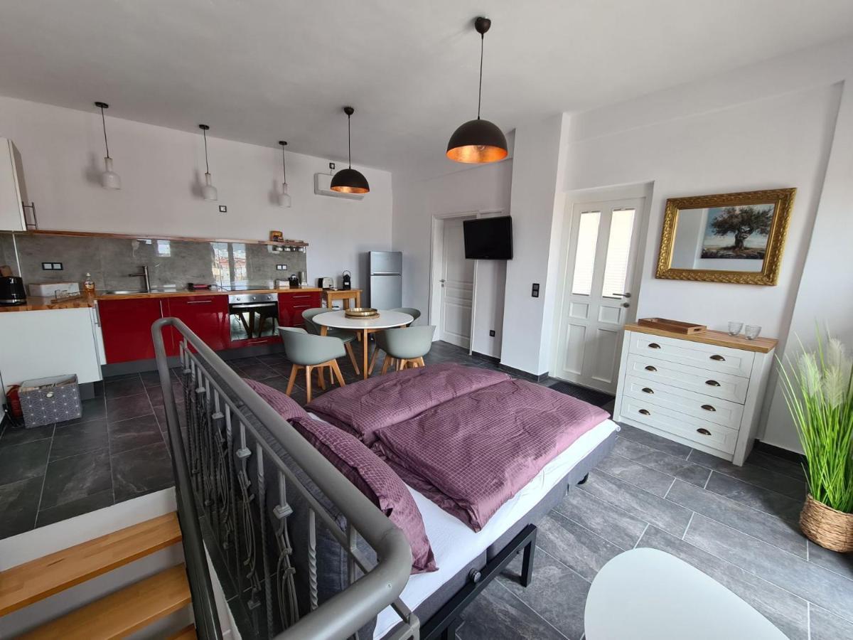 Gythio Townhouse Apartment Bagian luar foto