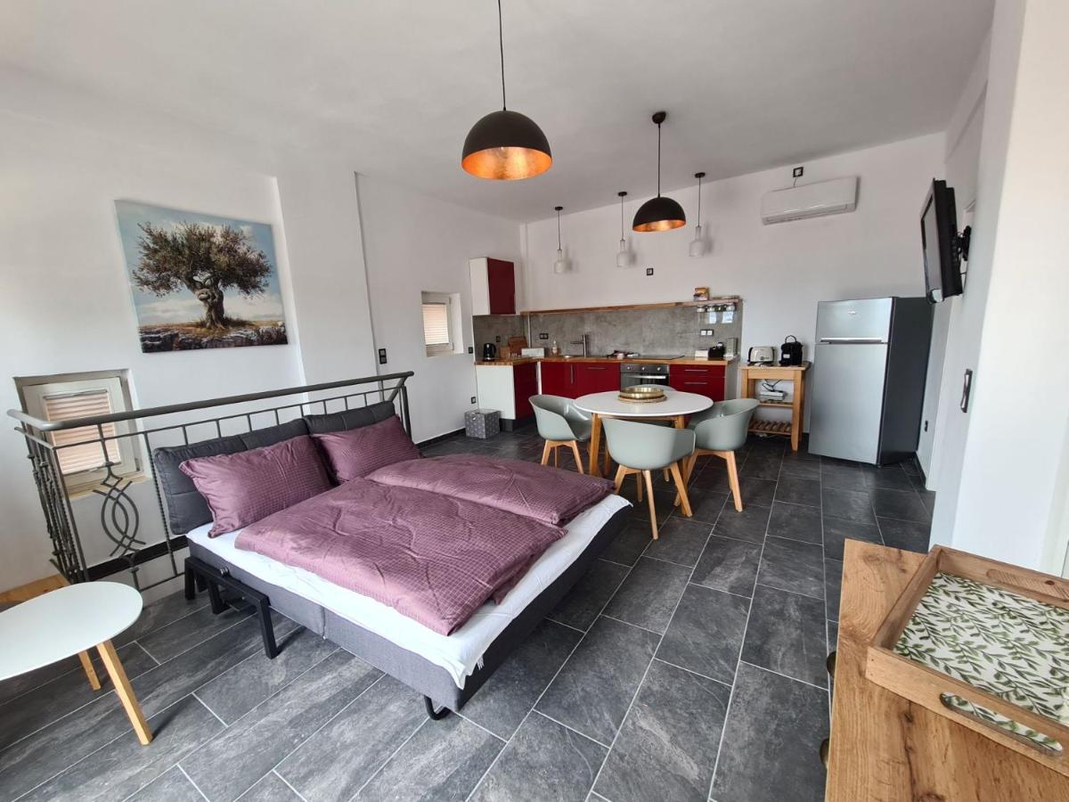 Gythio Townhouse Apartment Bagian luar foto