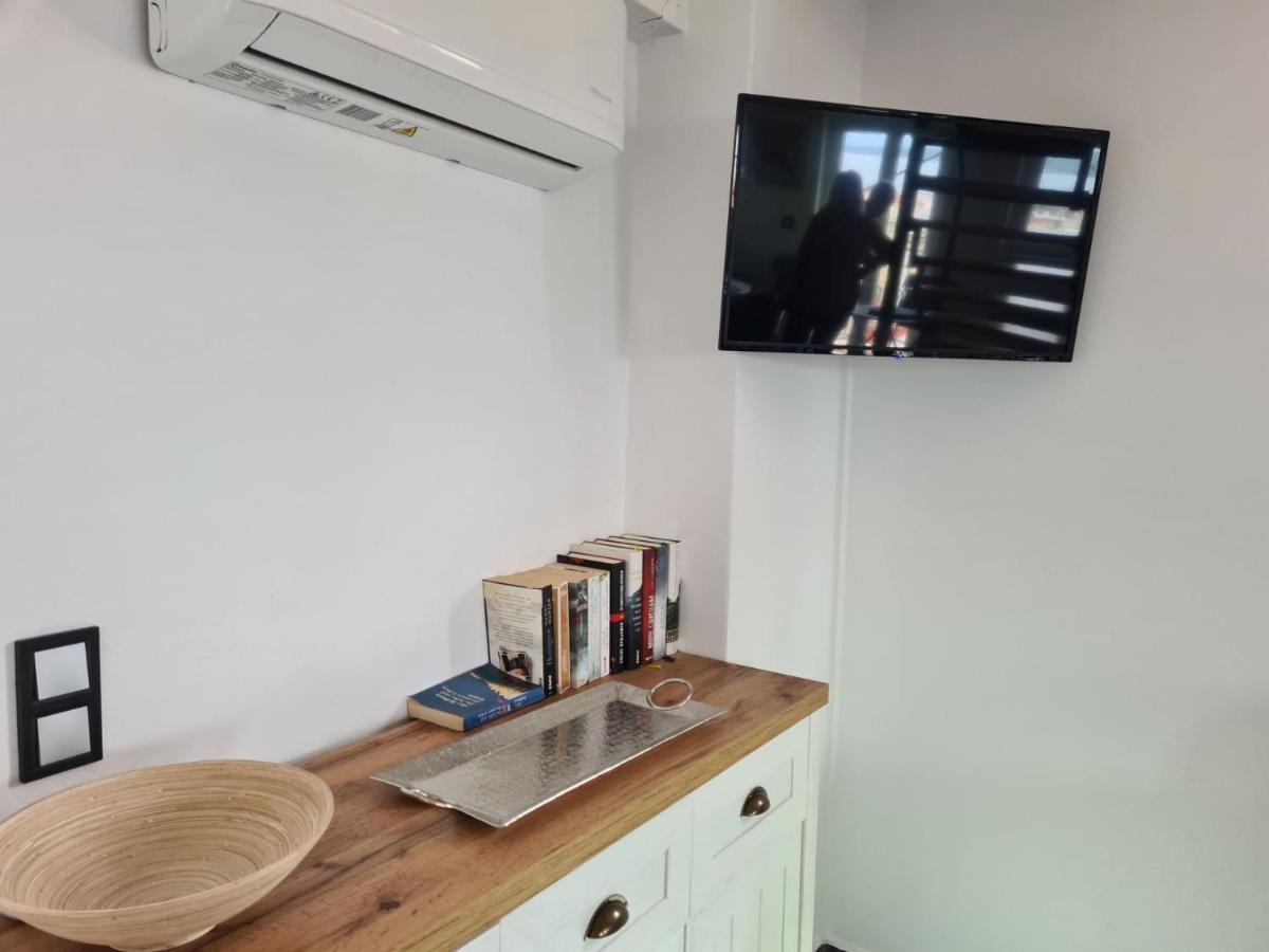 Gythio Townhouse Apartment Bagian luar foto